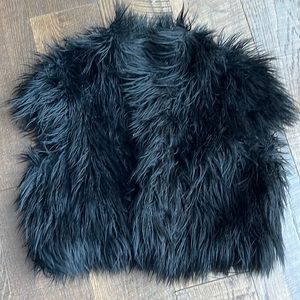 Black cap sleeve faux fur vest